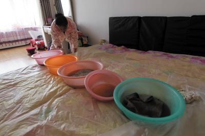 郾城楼上漏水，住户失联，小区没物管，业主维权难！律师来支招……